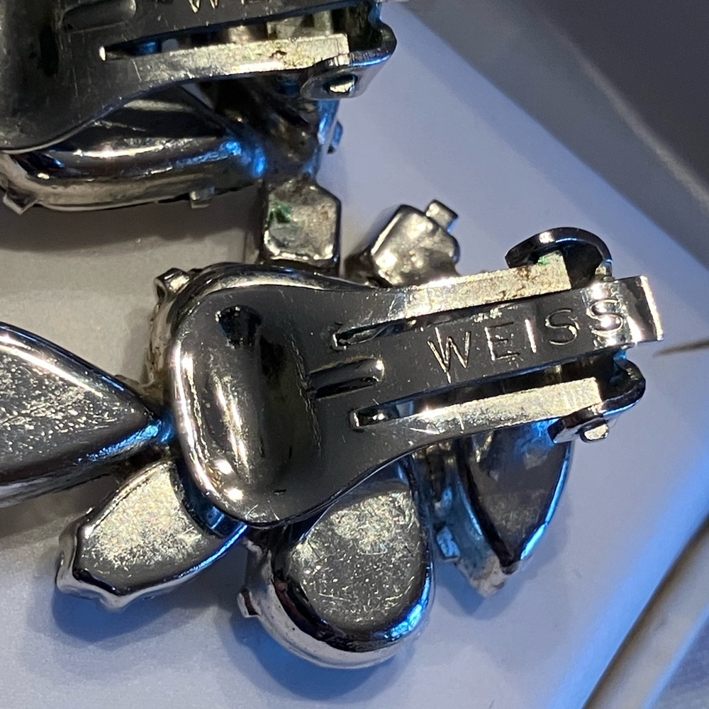 WEISS CRYSTAL EARRINGS PRONG SET AND STUNNING - Picture 7 of 14